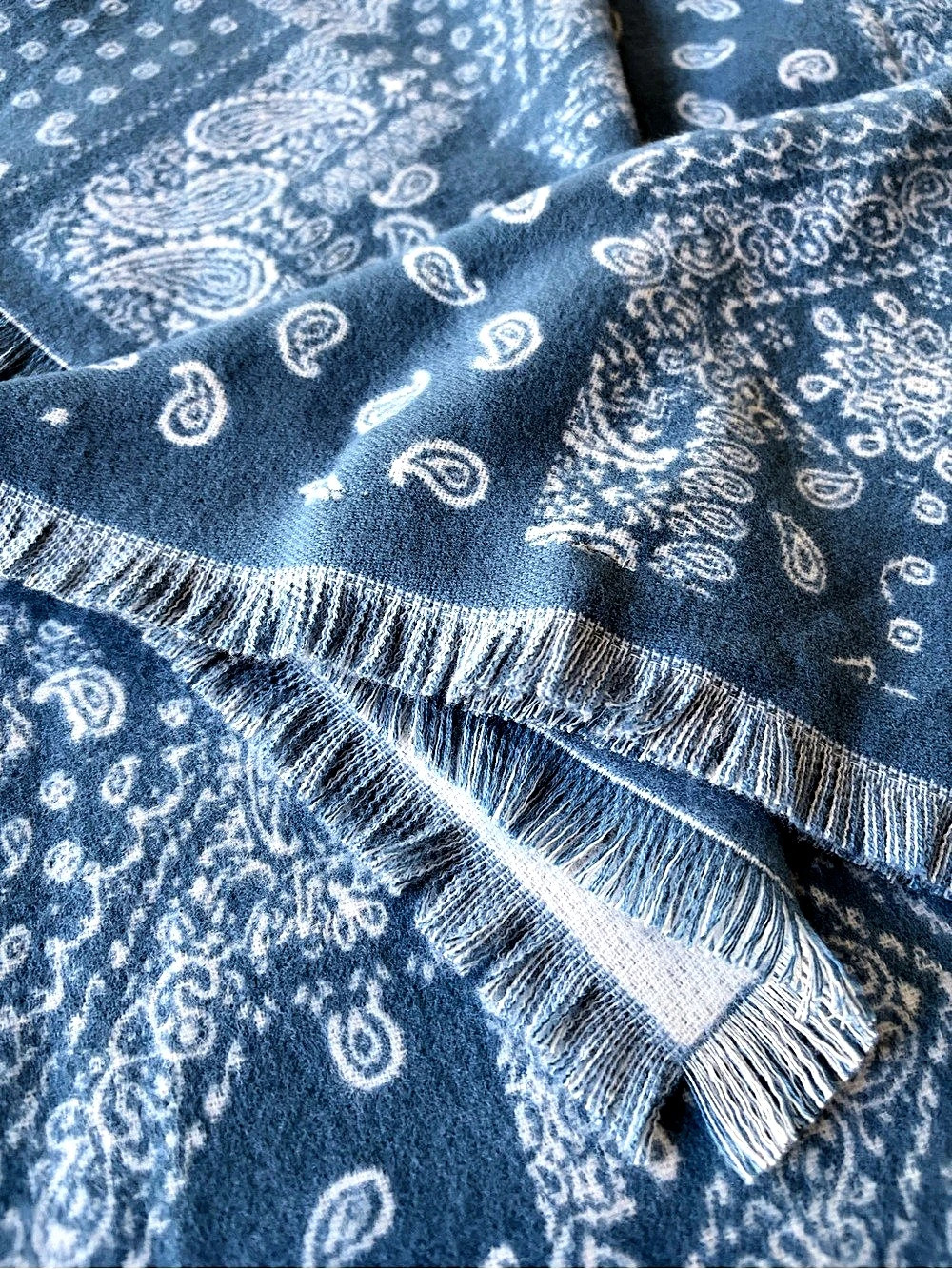 Stetson Reversible Paisley Scarf / Wrap in Blue & White - Picture 4 of 5